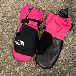 Perfect condition hot pink snow mittens size 6 kids